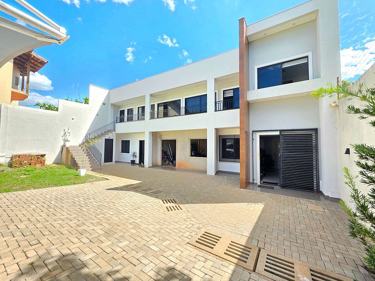 Studio a poucos metros da Av Cataratas c garagem