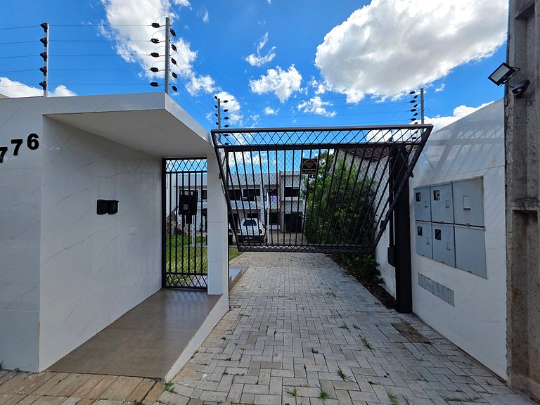 Studio a poucos metros da Av Cataratas c garagem