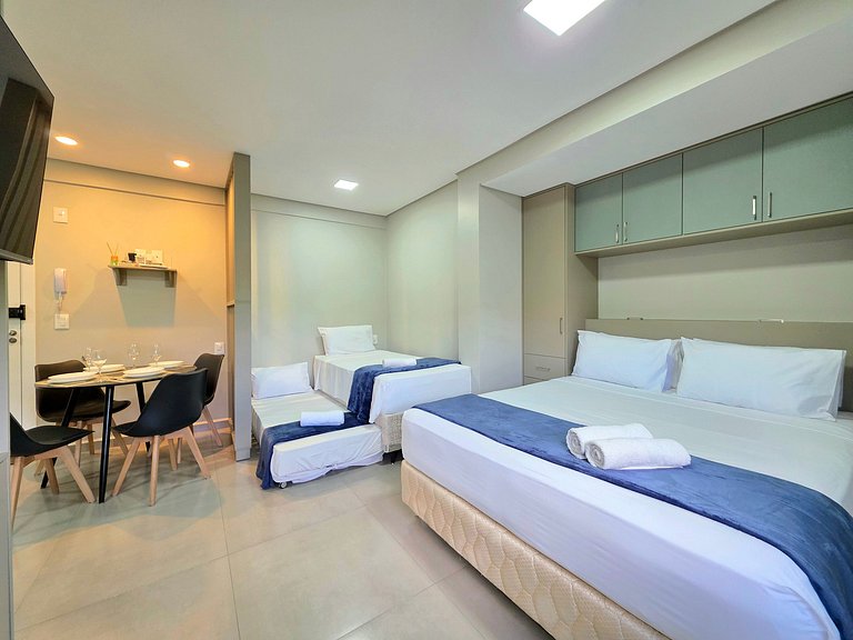 Studio 304 Novíssimo para 4 pessoas no Centro