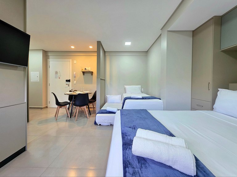 Studio 304 Novíssimo para 4 pessoas no Centro