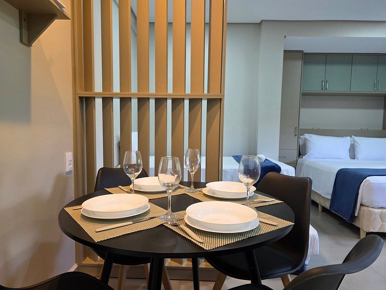 Studio 304 Novíssimo para 4 pessoas no Centro