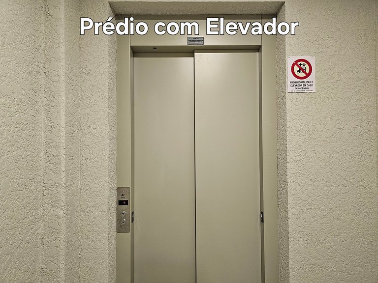 Flat moderno e novo no centro de Foz
