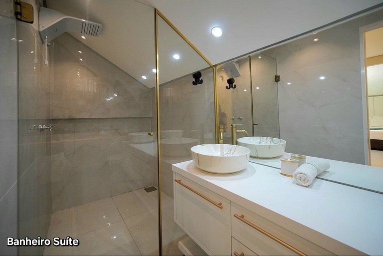 Casa 5 Quartos - Quintal amplo prox Centro