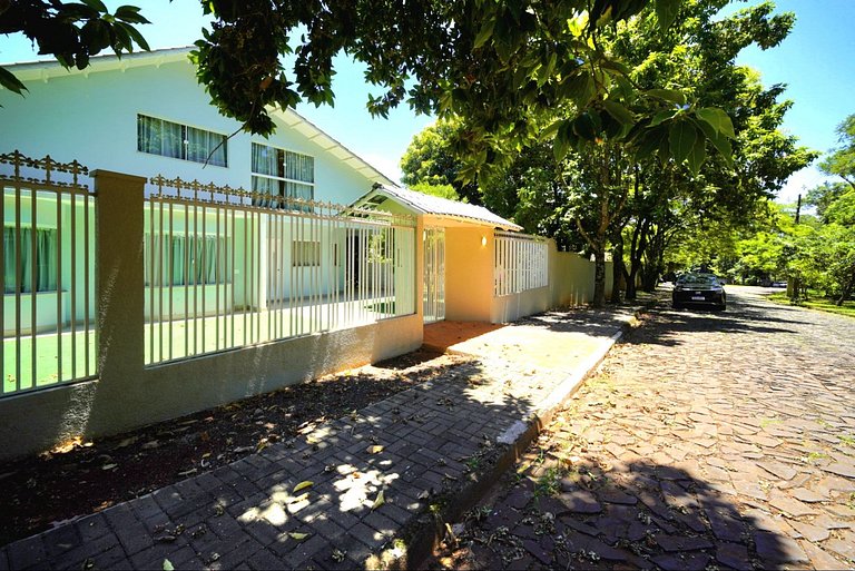 Casa 5 Quartos - Quintal amplo prox Centro