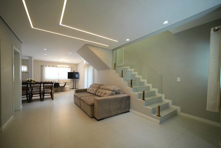 Casa 5 Quartos - Quintal amplo prox Centro