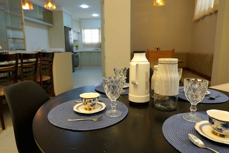 Casa 5 Quartos - Quintal amplo prox Centro