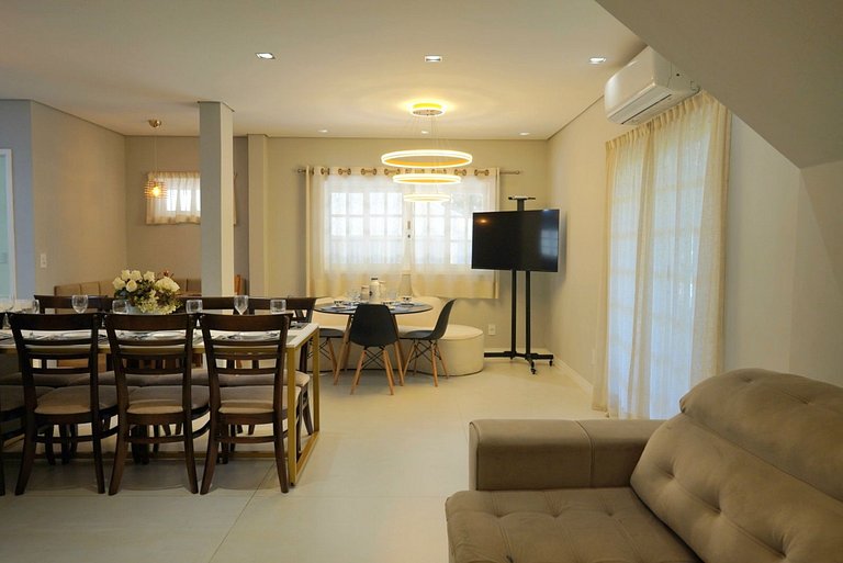 Casa 5 Quartos - Quintal amplo prox Centro