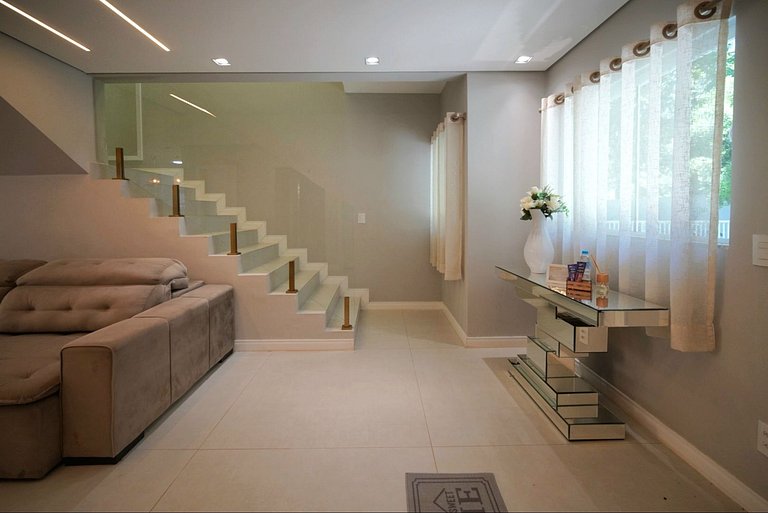 Casa 5 Quartos - Quintal amplo prox Centro