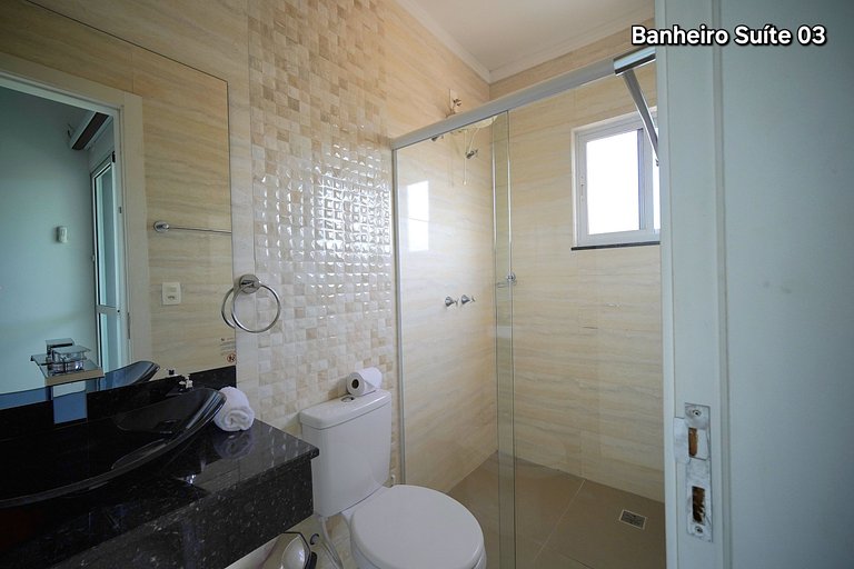 3 Suítes com piscina ao lado da Av Cataratas