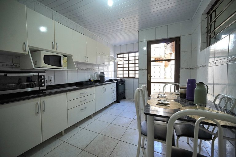 Casa 4 Quartos com piscina 10 min Centro