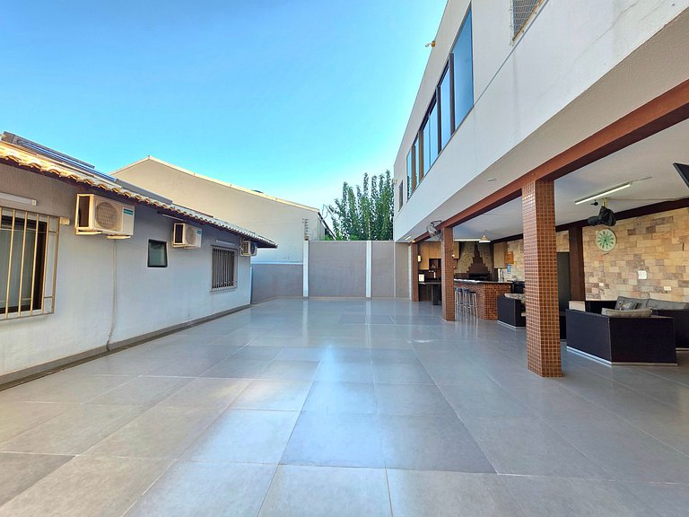 5 Quartos sendo 4 suítes prox Centro e Paraguai