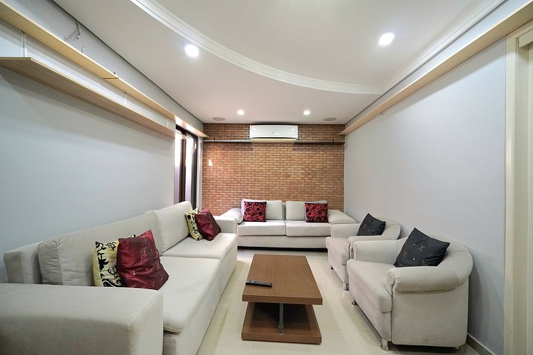 5 Quartos sendo 4 suítes prox Centro e Paraguai