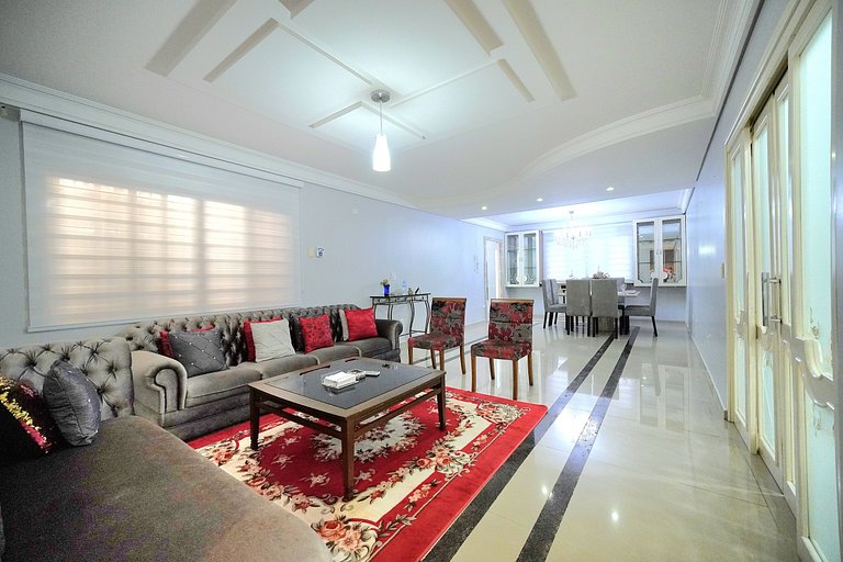 5 Quartos sendo 4 suítes prox Centro e Paraguai