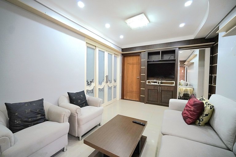 5 Quartos sendo 4 suítes prox Centro e Paraguai