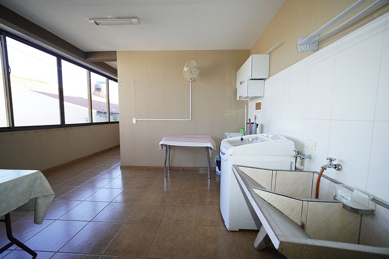 5 Quartos sendo 4 suítes prox Centro e Paraguai