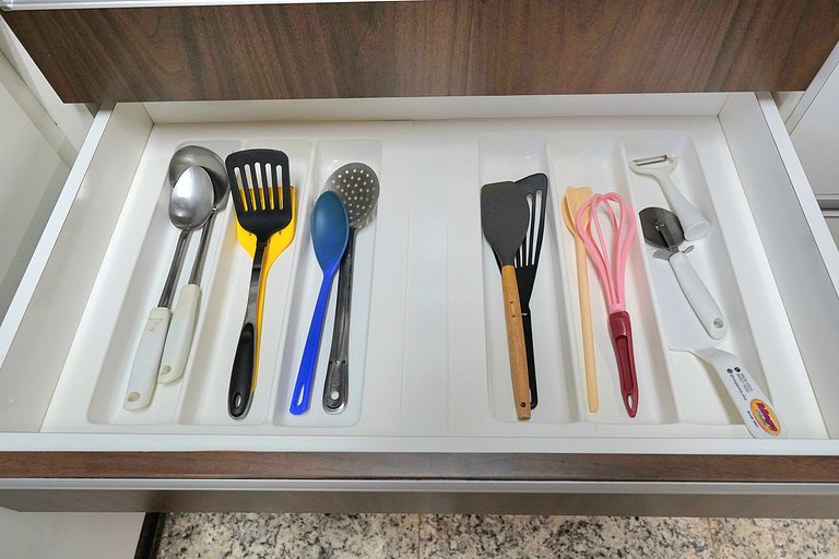 5 Quartos sendo 4 suítes prox Centro e Paraguai