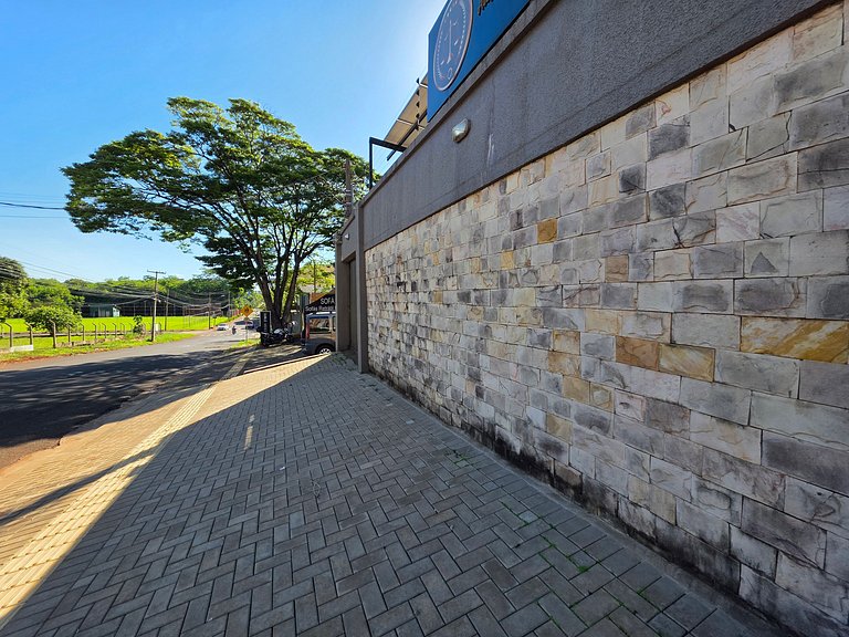 5 Quartos sendo 4 suítes prox Centro e Paraguai