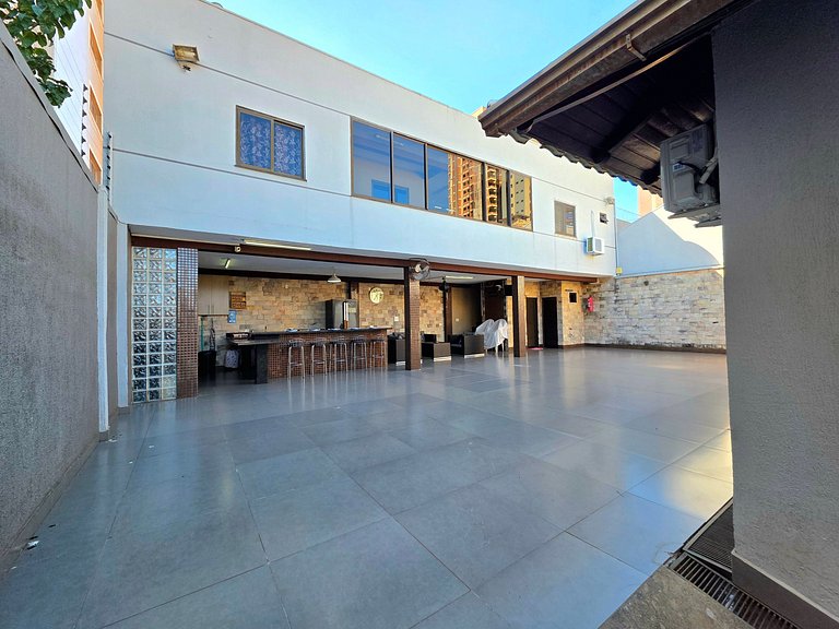 5 Quartos sendo 4 suítes prox Centro e Paraguai