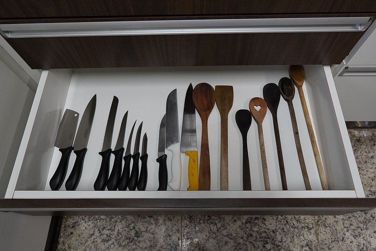 5 Quartos sendo 4 suítes prox Centro e Paraguai