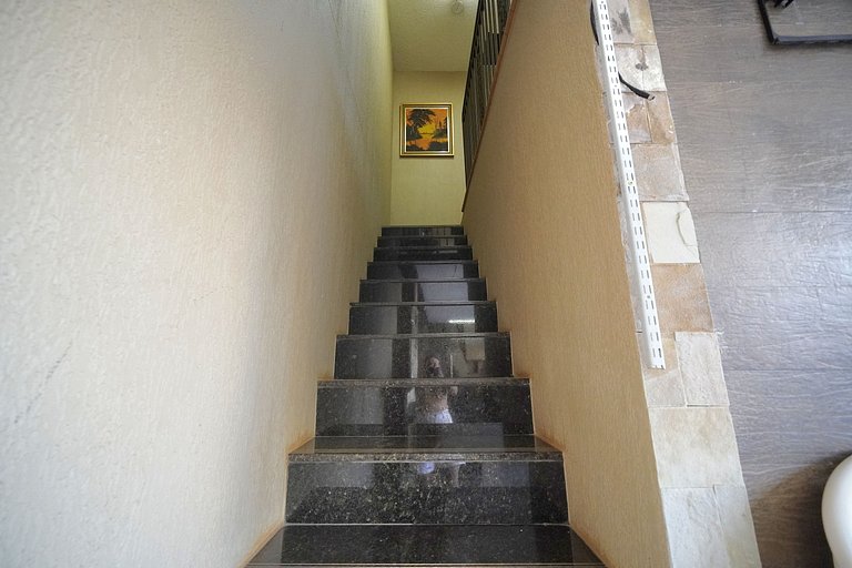 5 Quartos sendo 4 suítes prox Centro e Paraguai