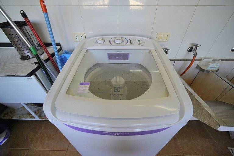 5 Quartos sendo 4 suítes prox Centro e Paraguai