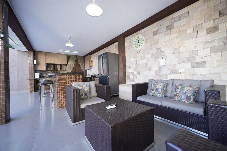 5 Quartos sendo 4 suítes prox Centro e Paraguai