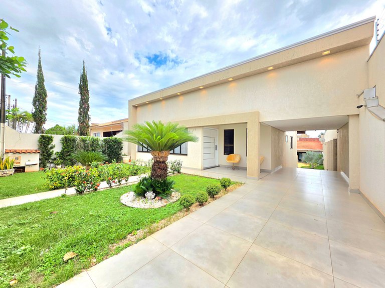 Casa 4 Quartos em Bairro Nobre 10 min Centro