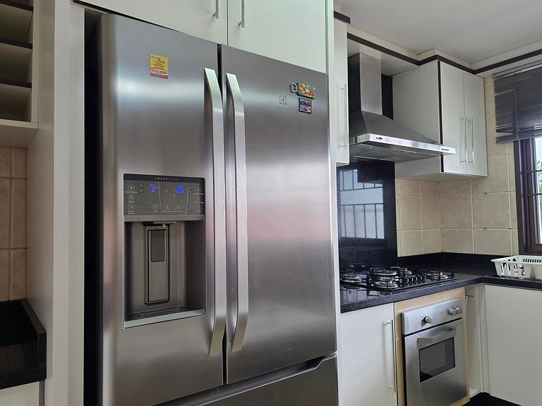 Casa 4 Quartos em Bairro Nobre 10 min Centro