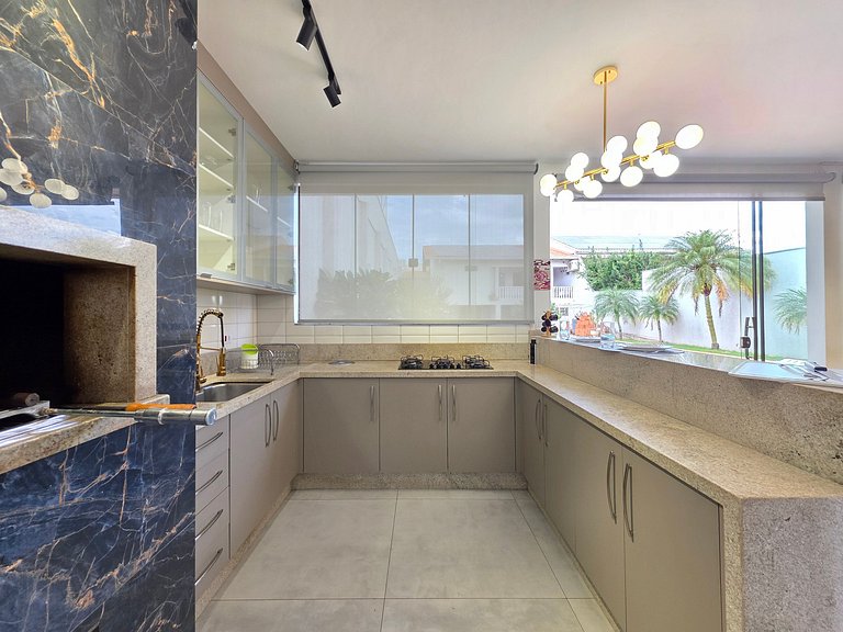 Casa 4 Quartos em Bairro Nobre 10 min Centro