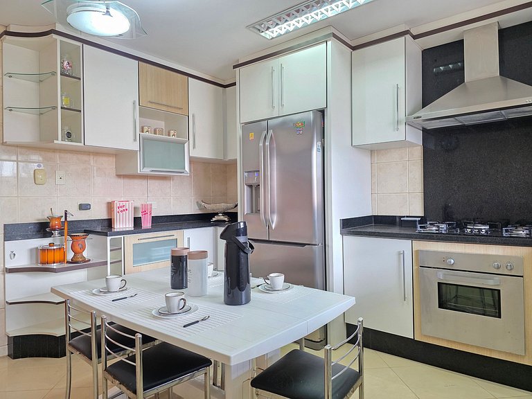 Casa 4 Quartos em Bairro Nobre 10 min Centro