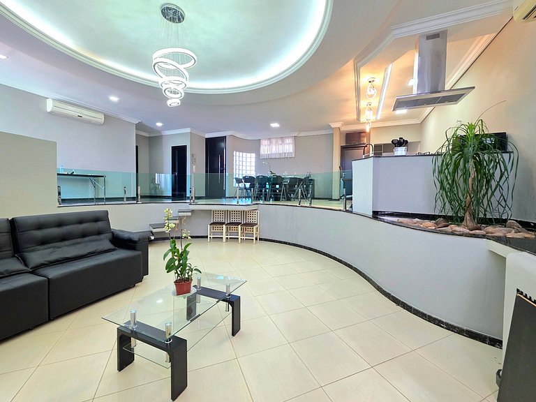 Casa em ótima localização até 8 pessoas área nobre