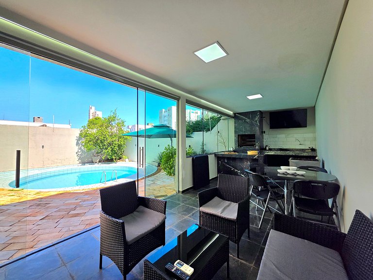 Casa em ótima localização até 8 pessoas área nobre