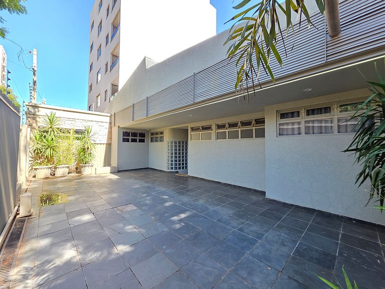 Casa em ótima localização até 8 pessoas área nobre