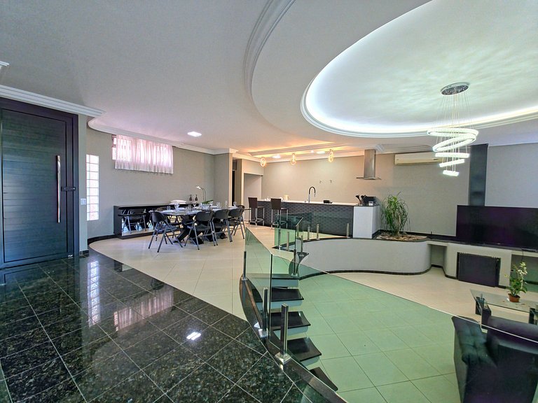 Casa em ótima localização até 8 pessoas área nobre