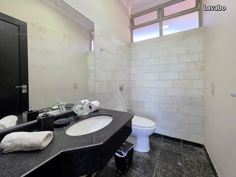 Casa em ótima localização até 8 pessoas área nobre