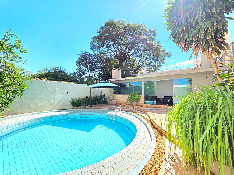 Casa em ótima localização até 8 pessoas área nobre