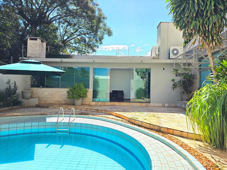 Casa em ótima localização até 8 pessoas área nobre