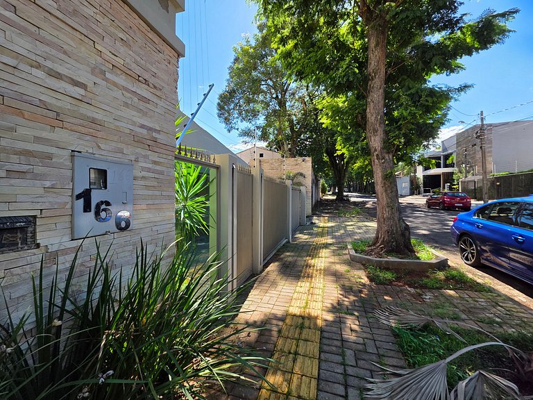 Casa em ótima localização até 8 pessoas área nobre