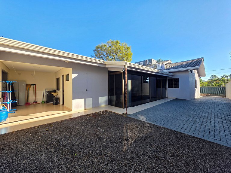 Casa 3 Quartos - ótima area gourmet 10m PY