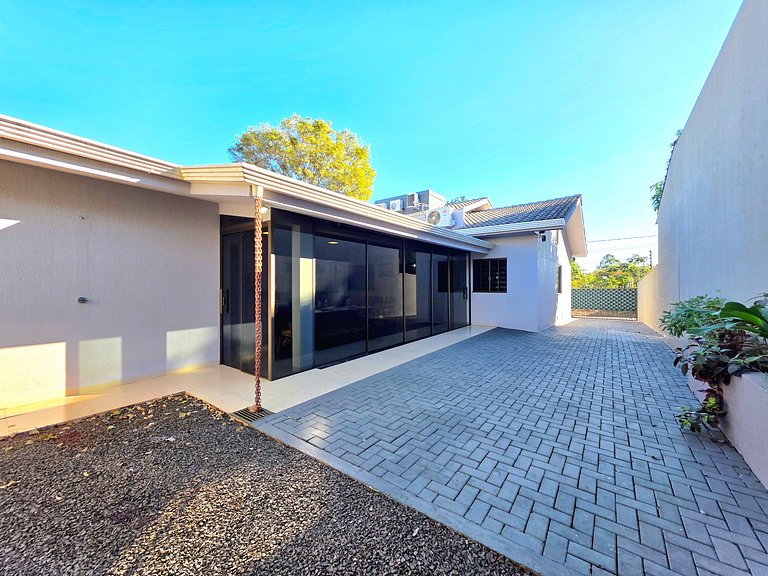 Casa 3 Quartos - ótima area gourmet 10m PY