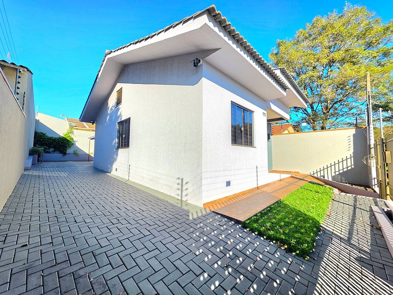Casa 3 Quartos - ótima area gourmet 10m PY