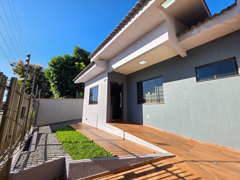 Casa 3 Quartos - ótima area gourmet 10m PY