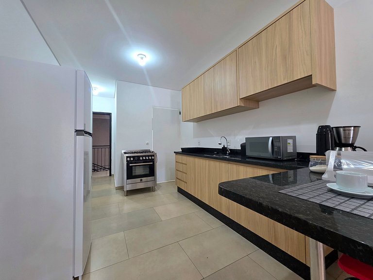 Apt Centro 2 Quartos 2 Banheiros c garagem