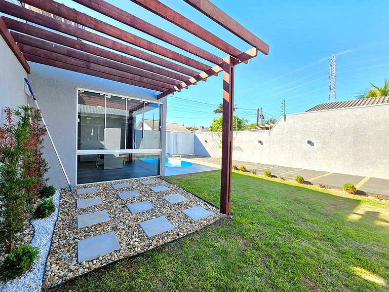Casa nova com piscina 3 quartos 10 min Centro