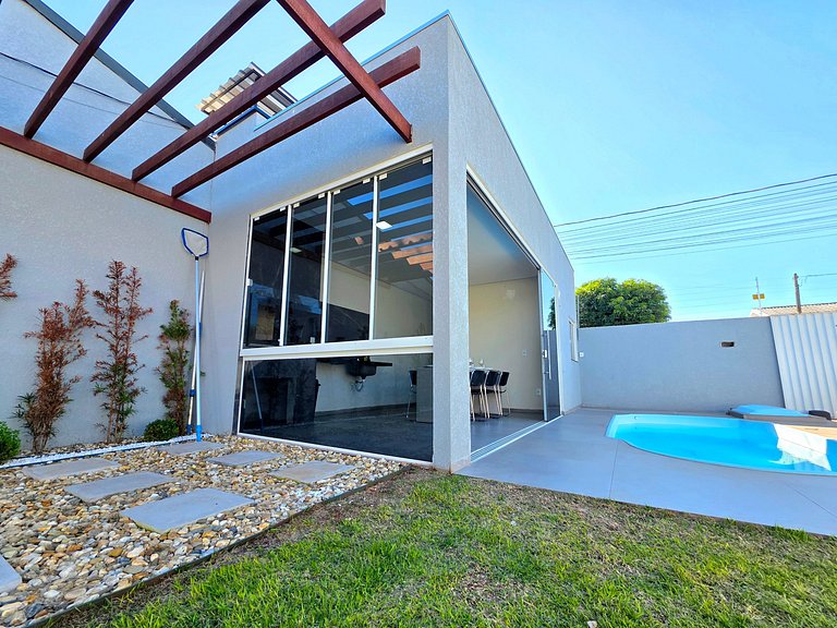 Casa nova com piscina 3 quartos 10 min Centro