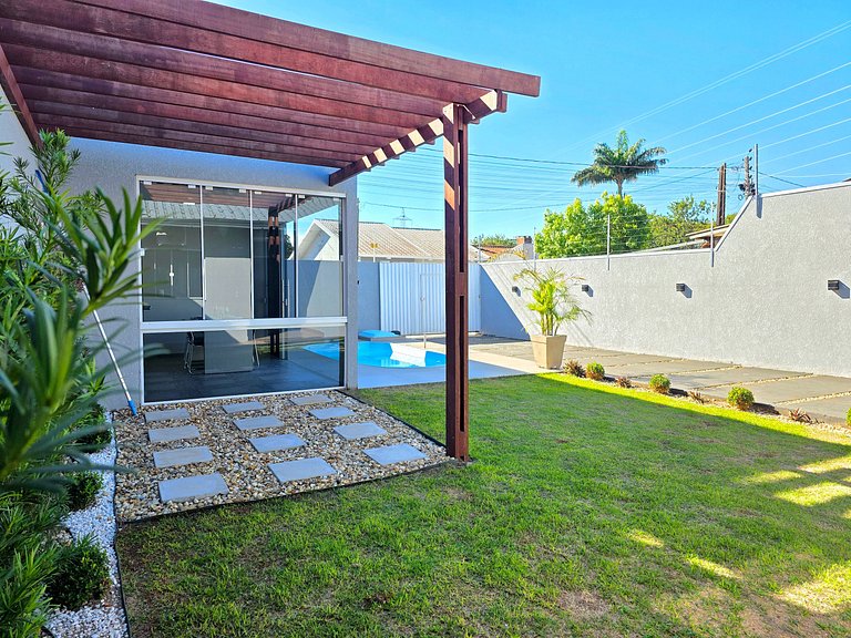 Casa nova com piscina 3 quartos 10 min Centro