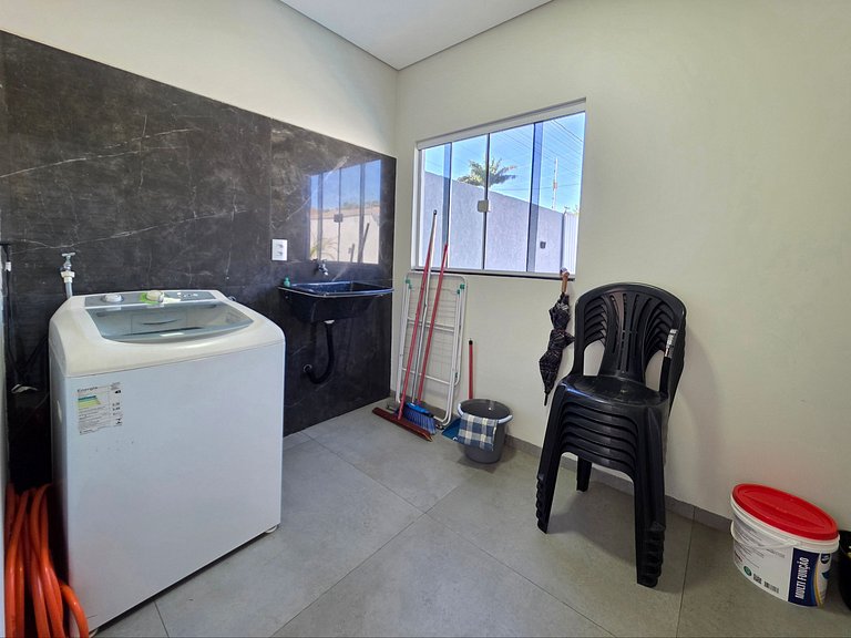 Casa nova com piscina 3 quartos 10 min Centro