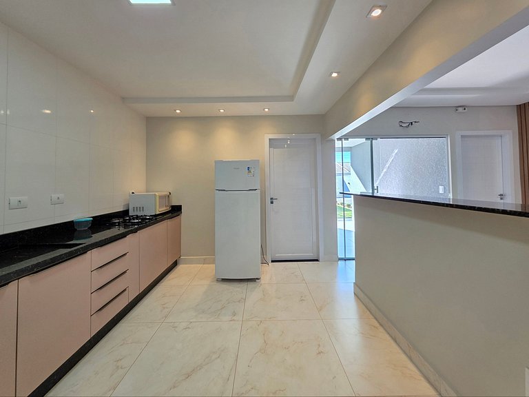 Casa nova com piscina 3 quartos 10 min Centro