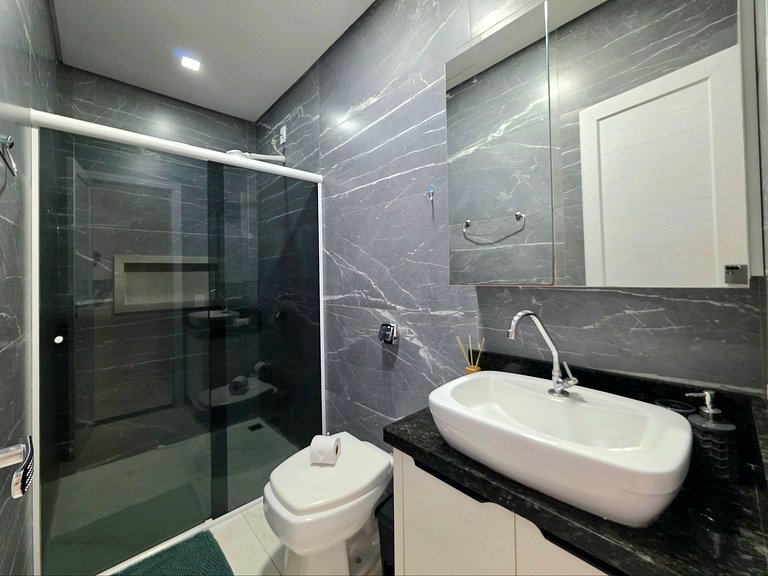 Casa nova com piscina 3 quartos 10 min Centro