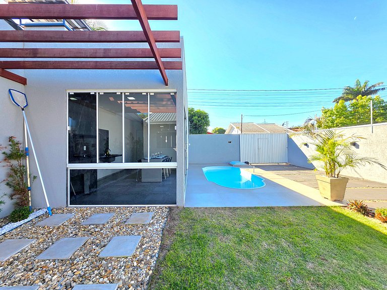 Casa nova com piscina 3 quartos 10 min Centro